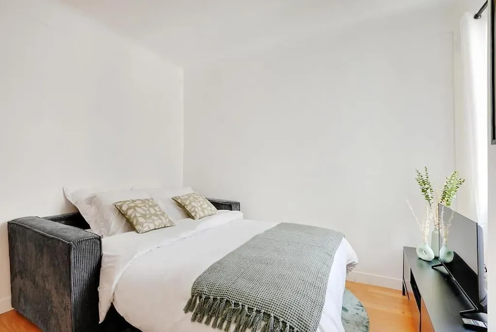 Lumineux 2 Pieces Batignolles Apartment Paris 0*,  France
