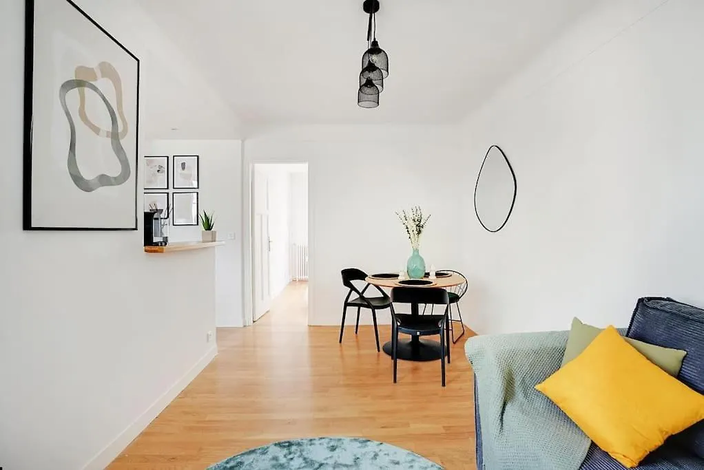 Lumineux 2 Pieces Batignolles Apartment Paris