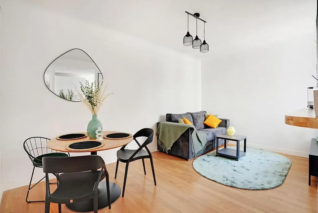 Lumineux 2 Pieces Batignolles Apartment Paris